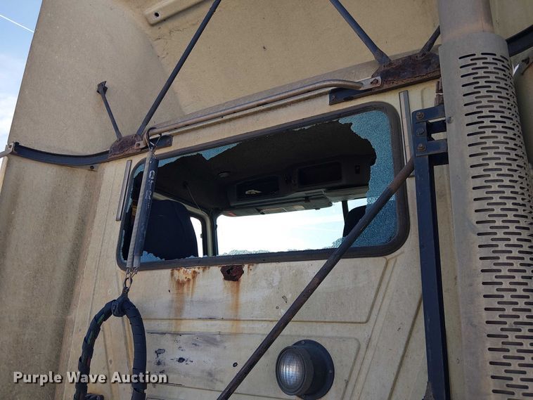 image for item YA2492 2014 Mack CXU613 semi truck