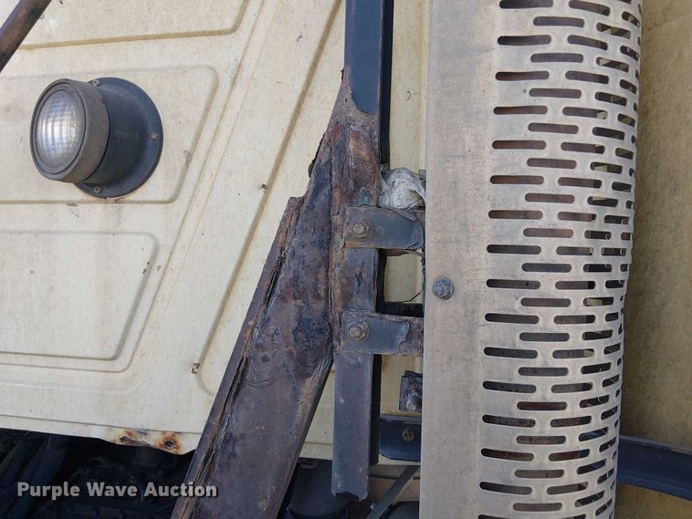 image for item YA2492 2014 Mack CXU613 semi truck