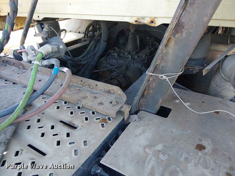 image for item YA2492 2014 Mack CXU613 semi truck