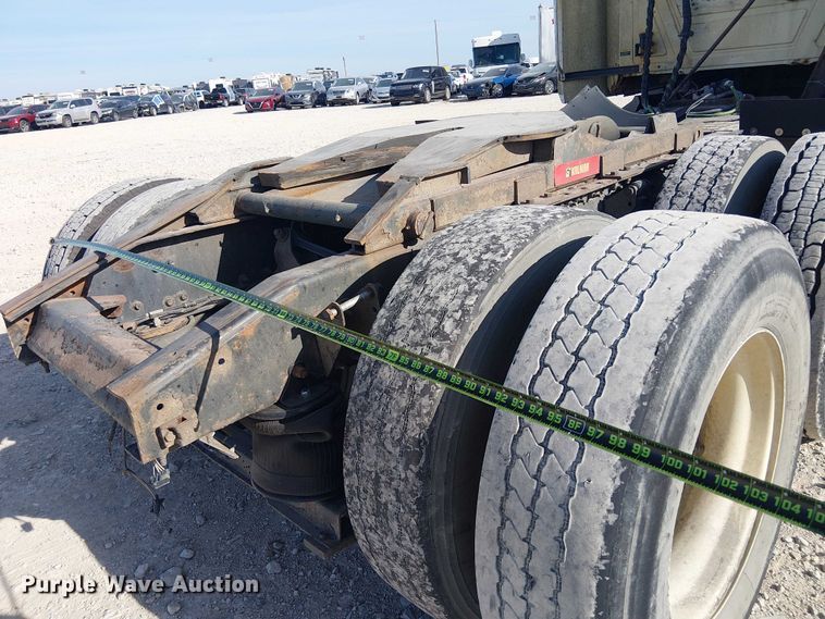 image for item YA2492 2014 Mack CXU613 semi truck