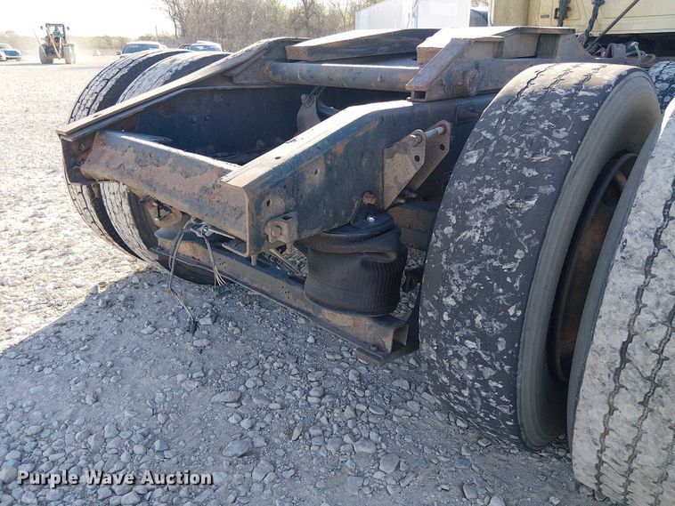 image for item YA2492 2014 Mack CXU613 semi truck