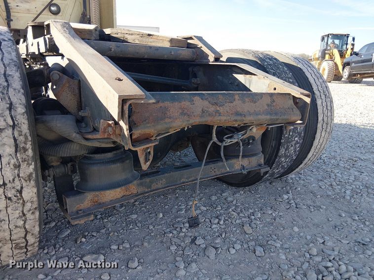 image for item YA2492 2014 Mack CXU613 semi truck