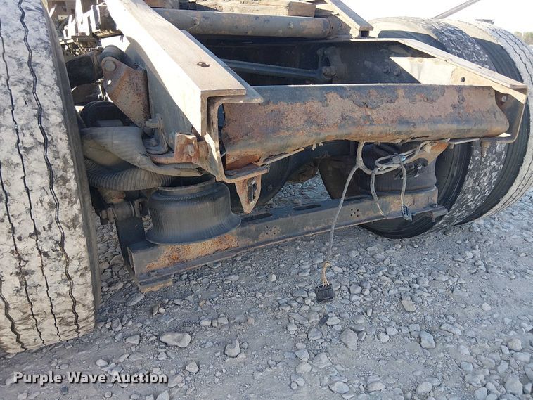 image for item YA2492 2014 Mack CXU613 semi truck