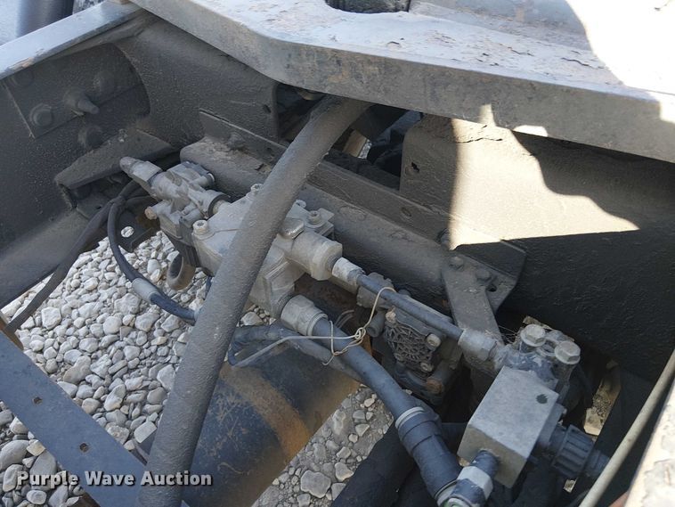 image for item YA2492 2014 Mack CXU613 semi truck