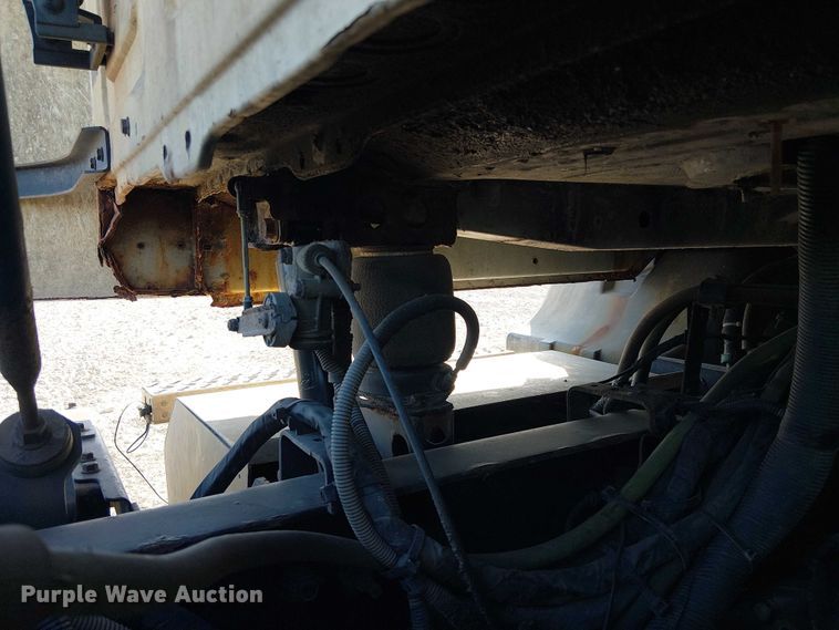 image for item YA2492 2014 Mack CXU613 semi truck