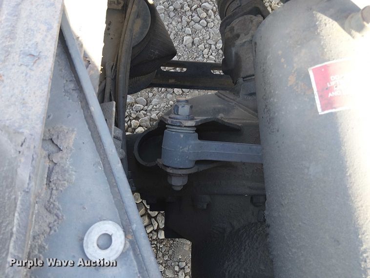 image for item YA2492 2014 Mack CXU613 semi truck