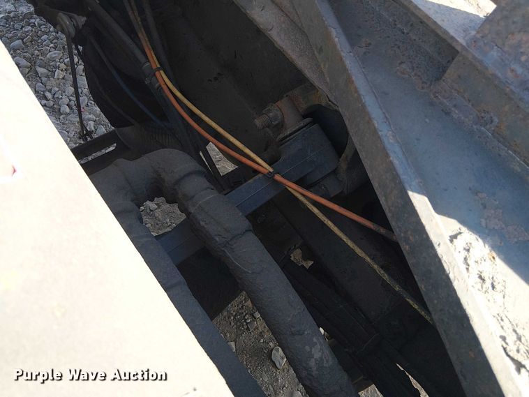 image for item YA2492 2014 Mack CXU613 semi truck