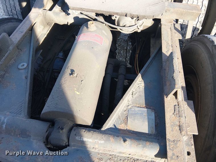 image for item YA2492 2014 Mack CXU613 semi truck