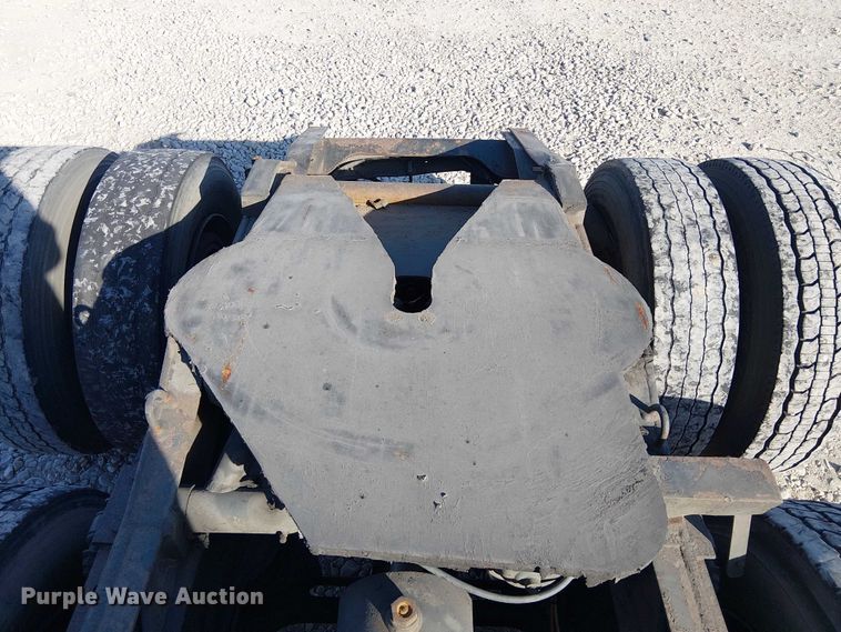 image for item YA2492 2014 Mack CXU613 semi truck