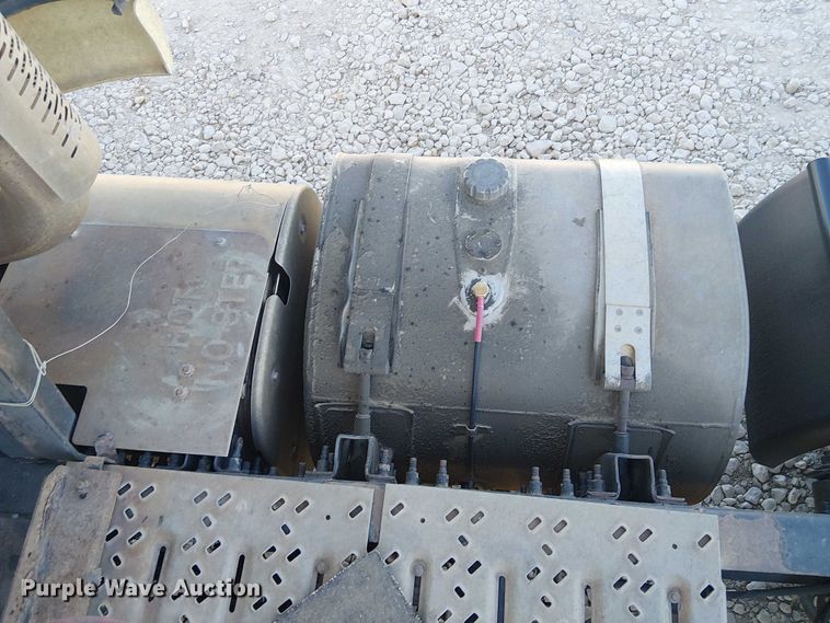 image for item YA2492 2014 Mack CXU613 semi truck