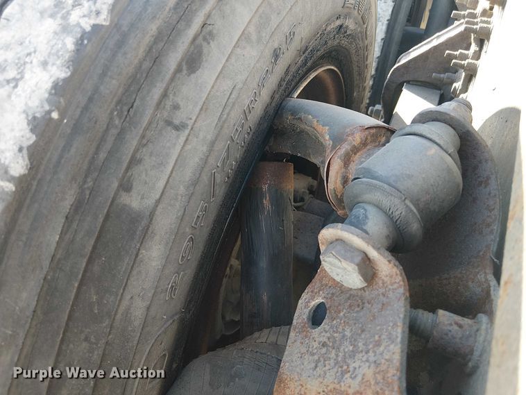 image for item YA2492 2014 Mack CXU613 semi truck