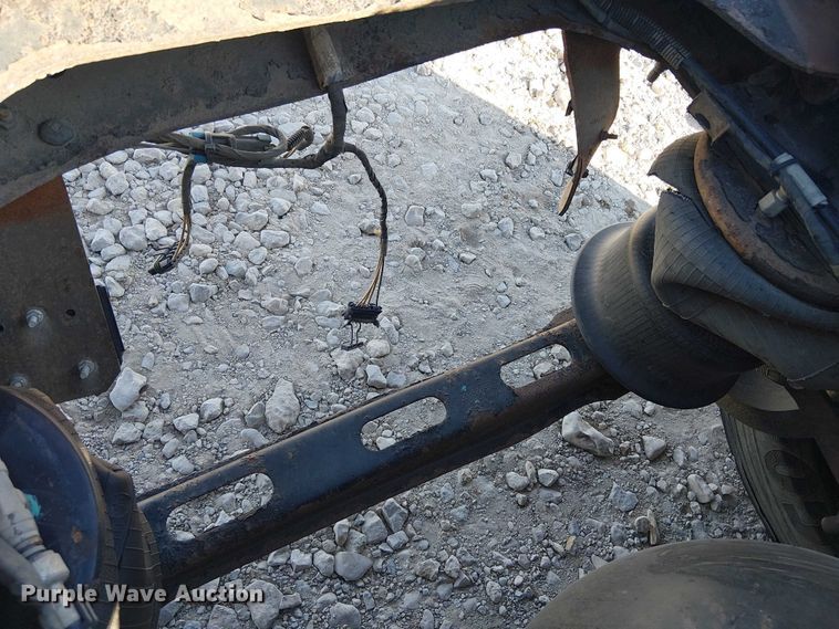 image for item YA2492 2014 Mack CXU613 semi truck