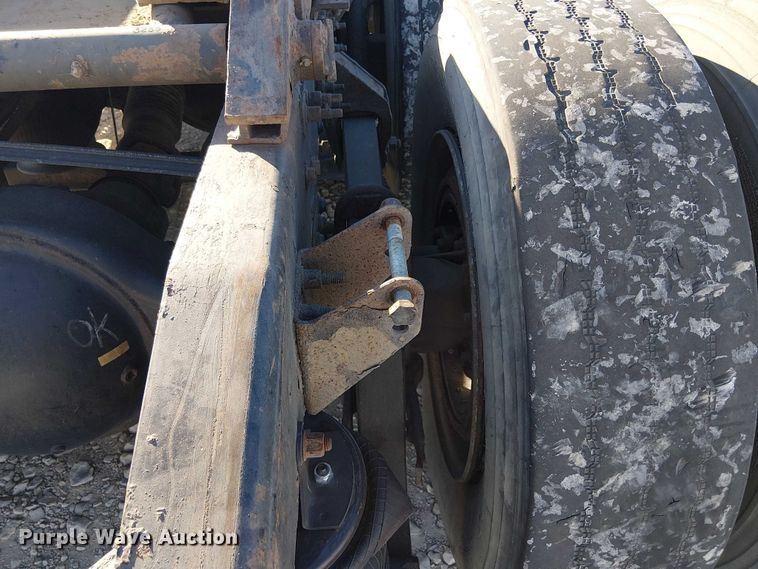 image for item YA2492 2014 Mack CXU613 semi truck