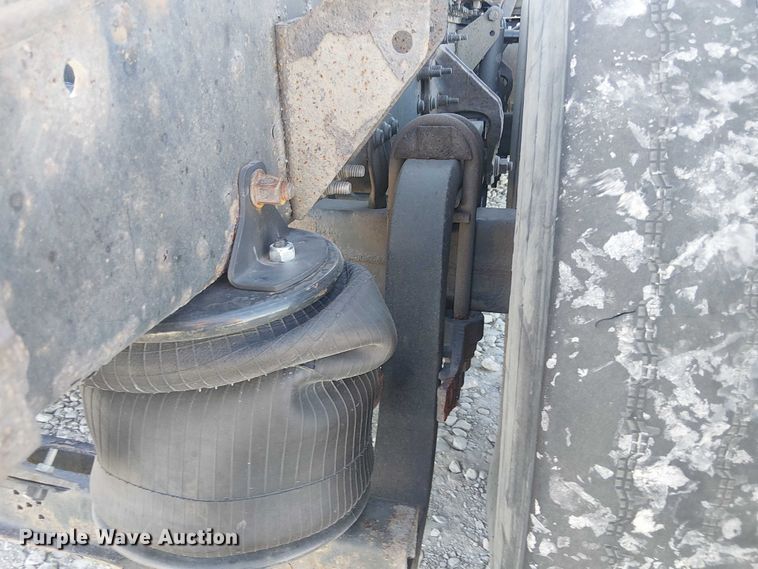 image for item YA2492 2014 Mack CXU613 semi truck