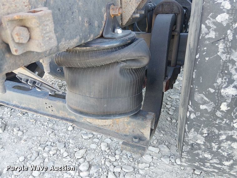 image for item YA2492 2014 Mack CXU613 semi truck