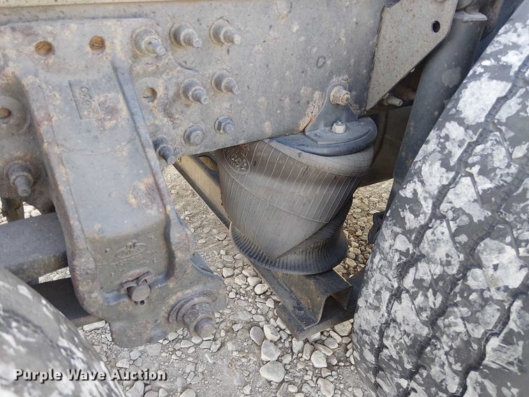 image for item YA2492 2014 Mack CXU613 semi truck