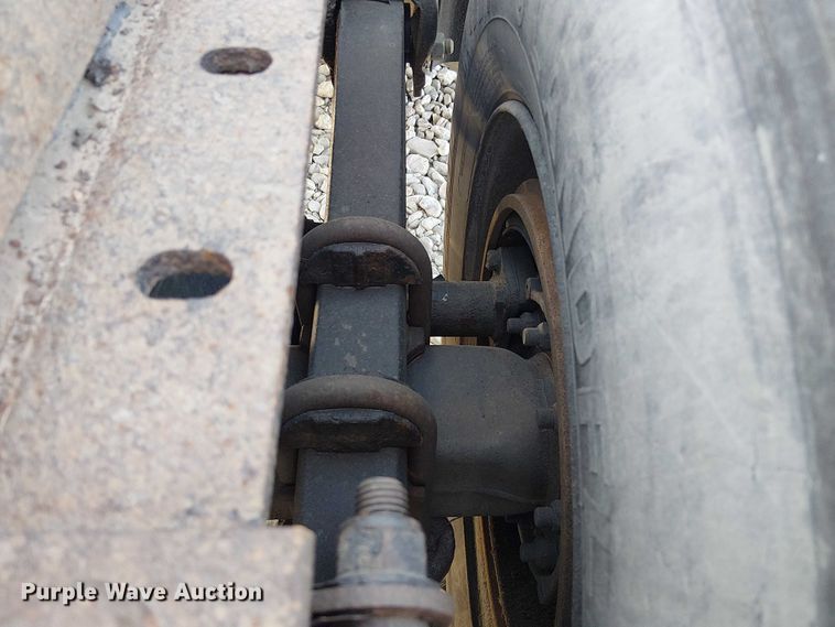 image for item YA2492 2014 Mack CXU613 semi truck