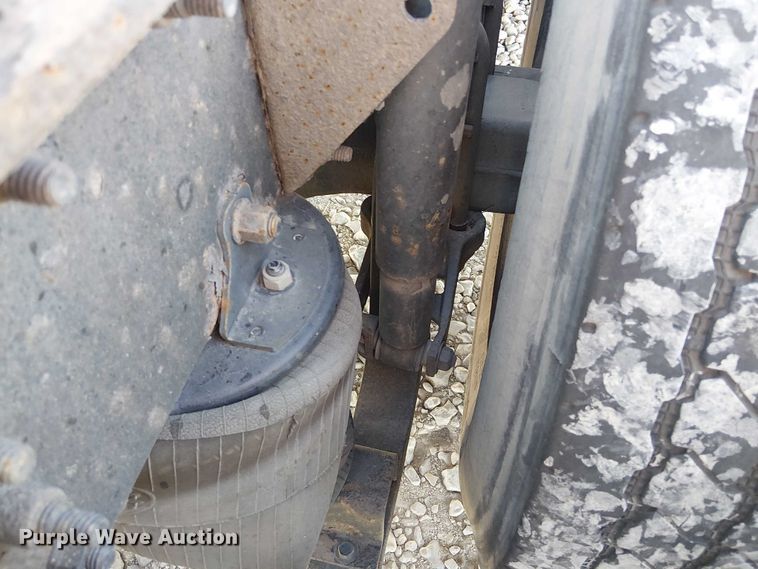 image for item YA2492 2014 Mack CXU613 semi truck