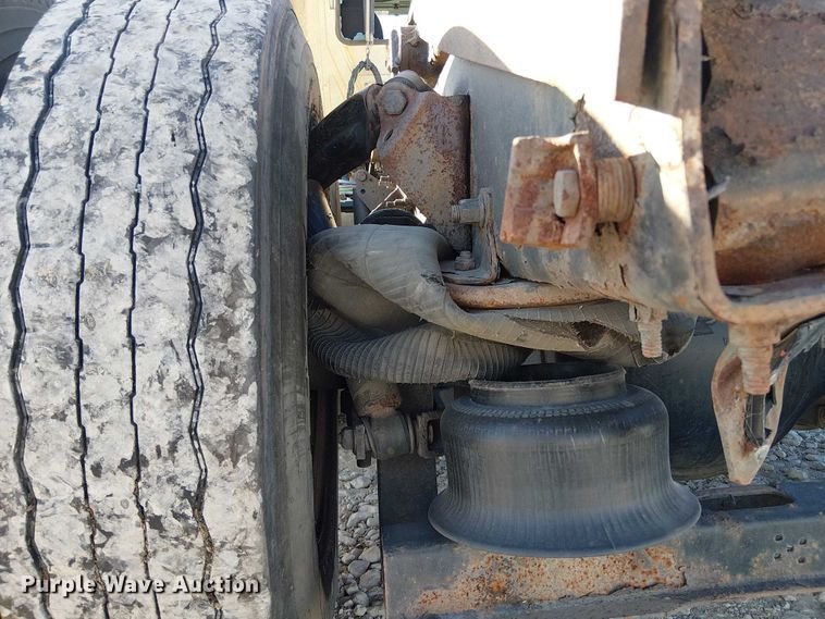 image for item YA2492 2014 Mack CXU613 semi truck