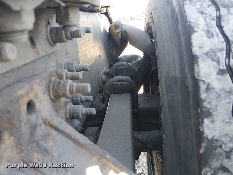 image for item YA2492 2014 Mack CXU613 semi truck