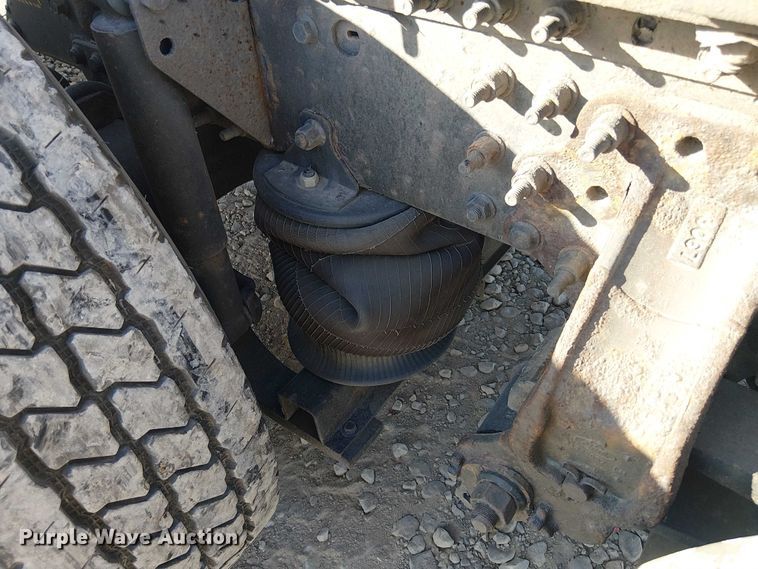 image for item YA2492 2014 Mack CXU613 semi truck