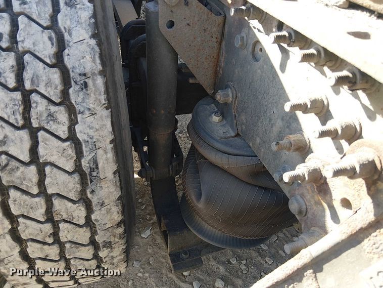 image for item YA2492 2014 Mack CXU613 semi truck