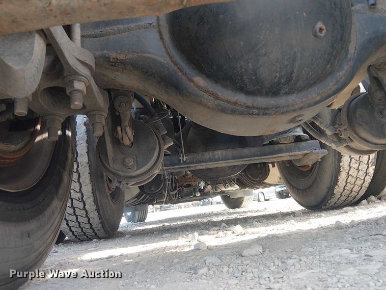 image for item YA2492 2014 Mack CXU613 semi truck