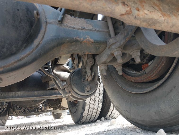 image for item YA2492 2014 Mack CXU613 semi truck