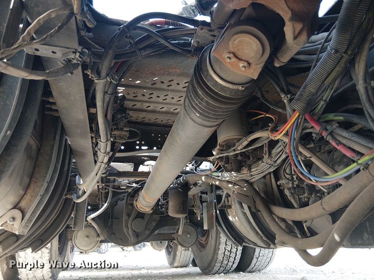 image for item YA2492 2014 Mack CXU613 semi truck