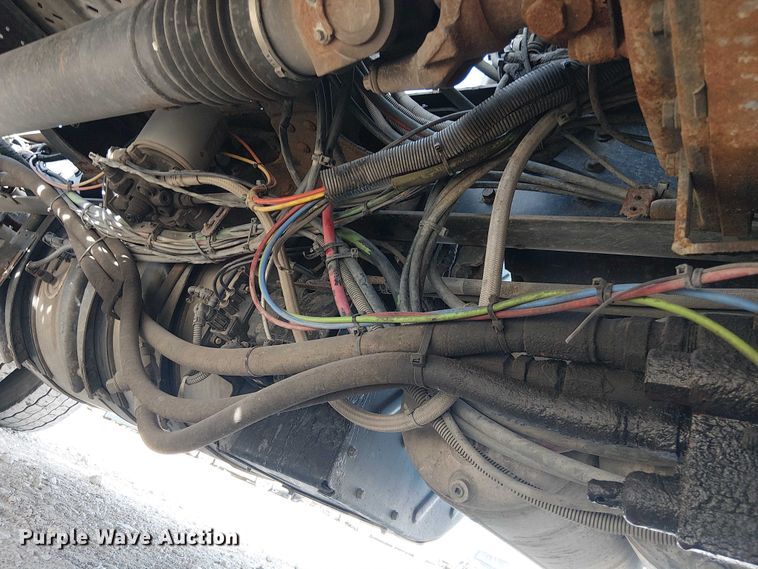 image for item YA2492 2014 Mack CXU613 semi truck