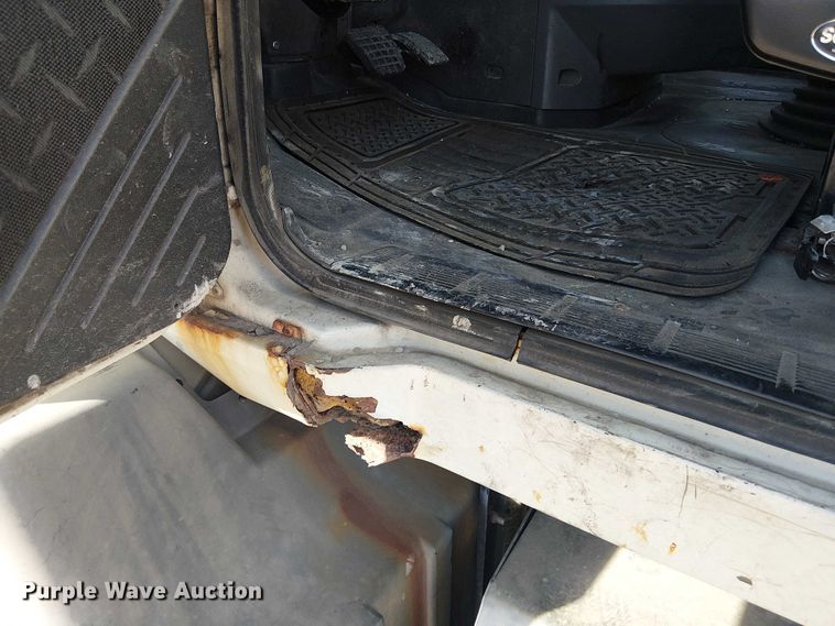 image for item YA2492 2014 Mack CXU613 semi truck