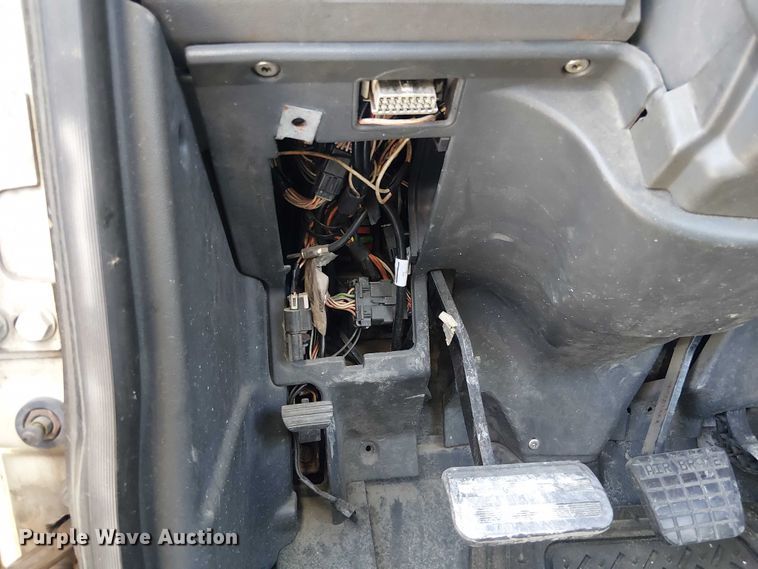 image for item YA2492 2014 Mack CXU613 semi truck