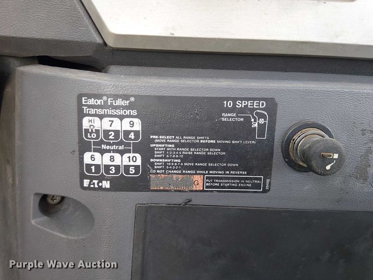 image for item YA2492 2014 Mack CXU613 semi truck