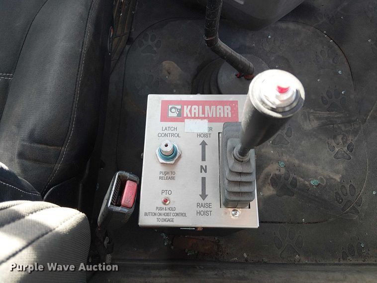 image for item YA2492 2014 Mack CXU613 semi truck