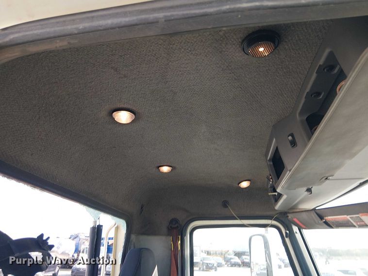 image for item YA2492 2014 Mack CXU613 semi truck