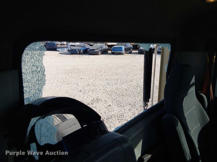 image for item YA2492 2014 Mack CXU613 semi truck