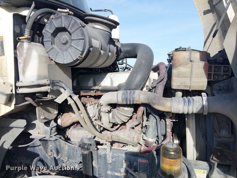 image for item YA2492 2014 Mack CXU613 semi truck