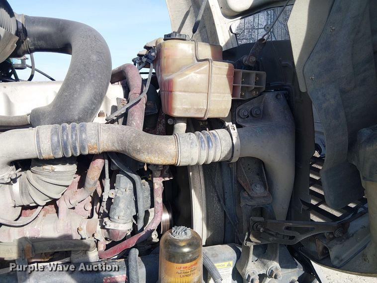 image for item YA2492 2014 Mack CXU613 semi truck