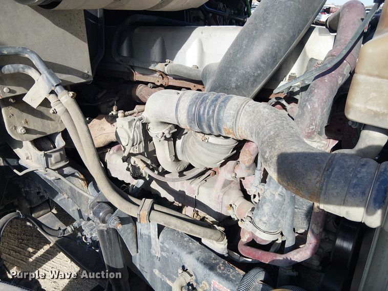 image for item YA2492 2014 Mack CXU613 semi truck