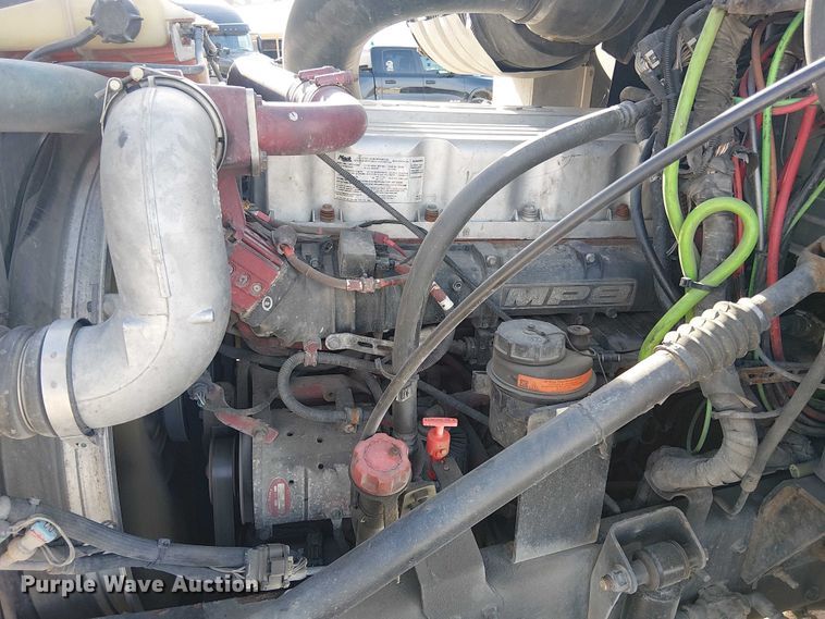 image for item YA2492 2014 Mack CXU613 semi truck