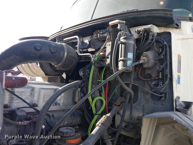 image for item YA2492 2014 Mack CXU613 semi truck