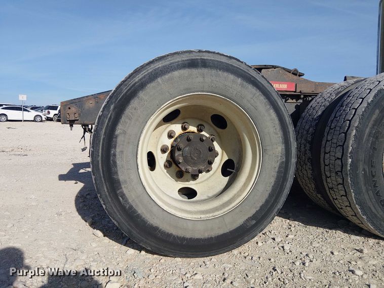 image for item YA2492 2014 Mack CXU613 semi truck