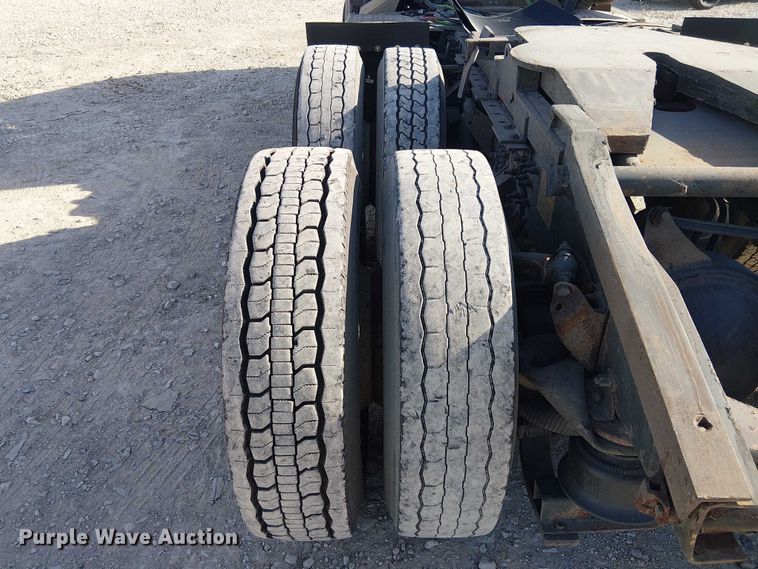 image for item YA2492 2014 Mack CXU613 semi truck