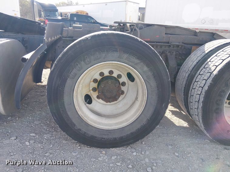 image for item YA2492 2014 Mack CXU613 semi truck