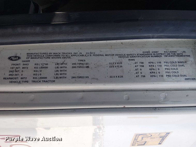 image for item YA2492 2014 Mack CXU613 semi truck