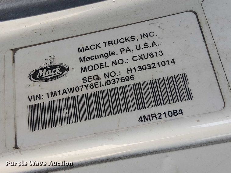 image for item YA2492 2014 Mack CXU613 semi truck