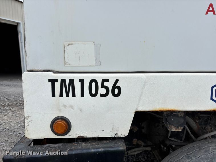 image for item YA2524 2016 Capacity yard truck