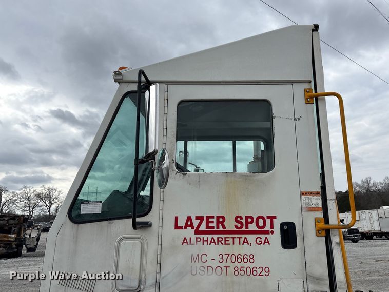 image for item YA2529 2002 Kalmar Ottawa 30 yard truck