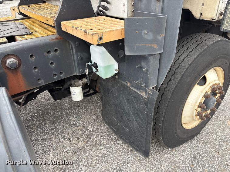 image for item YA2529 2002 Kalmar Ottawa 30 yard truck