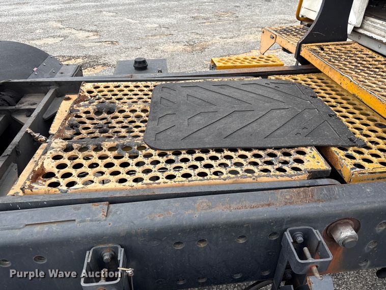 image for item YA2529 2002 Kalmar Ottawa 30 yard truck